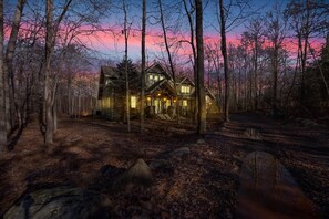 Exterior - Hot Tub,Game Room,Fire Pit,Dog Friendly,Mins2 JFBB (Lake Harmony)