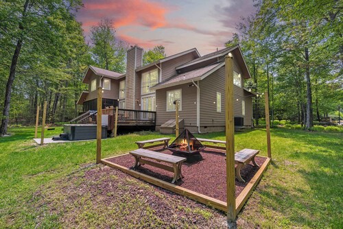 Hot Tub Cabin · Game Room · Dogs OK · Sleeps 14