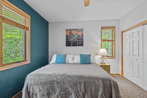 5 bedrooms, iron/ironing board, WiFi, bed sheets