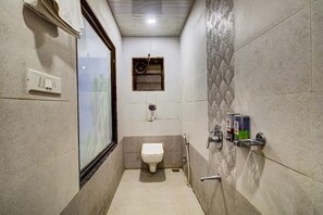 Bathroom - Straw Bella Inn Villa (Dhangarwadi)