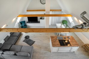 Fernseher, Kamin
