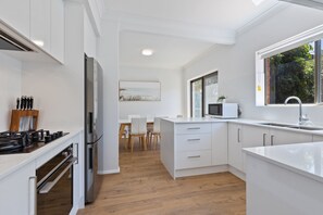 Fridge, microwave, oven, stovetop - Elegant 3-Bed Home Steps from Sunny Glenelg Beach (Glenelg South)