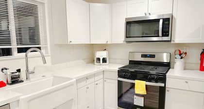 Charming 3-bedroom apartment in Woodlake with WiFi and AC, 25 minutes to Sequoia