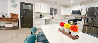 Charming 3-bedroom apartment in Woodlake with WiFi and AC, 25 minutes to Sequoia