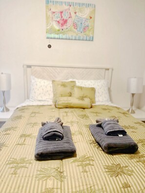 3 habitaciones, tabla de planchar con plancha, wifi y ropa de cama 