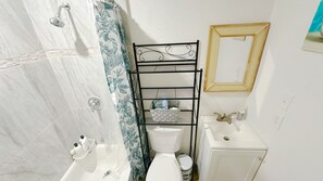 Dutxa, assecador de cabells, tovalloles i sabó 