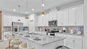 Coffee/tea maker, fridge, microwave, oven - Epic Luxury Villa near Disney, Game Rooms & Pool (Kissimmee)