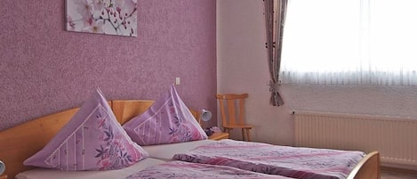 2 bedrooms, free WiFi, bed sheets