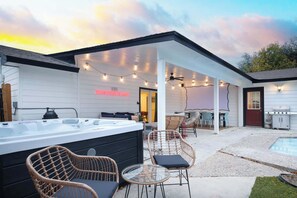 Terrace/patio - Starcrest 4 Br Haven~Pool~Hot Tub~Putt Putt~Arcade (San Antonio)