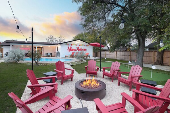 Property grounds - Starcrest 4 Br Haven~Pool~Hot Tub~Putt Putt~Arcade (San Antonio)