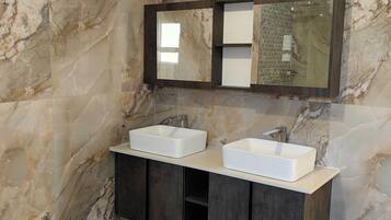 Dusche, Handtücher, Seife, Toilettenpapier