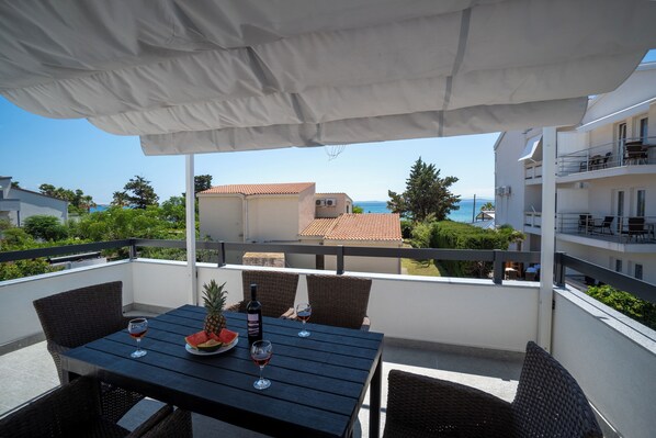 Appartement Familial, vue partielle sur la mer | Vue depuis le balcon