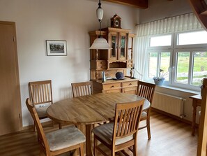 Dining - Apartment 'Uhlenhoff Boyken' with Private Terrace, Shared Garden and Wi-Fi (Apen-Bokelermoor)
