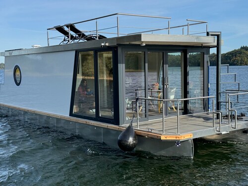 Hausboot 'Kitilou' mit Seeblick, privater Terrasse und Wi-Fi