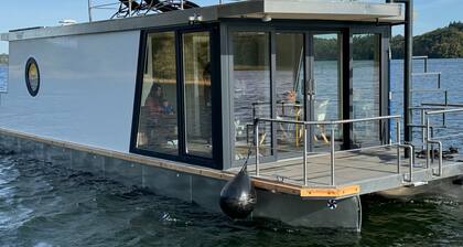 Hausboot 'Kitilou' mit Seeblick, privater Terrasse und Wi-Fi