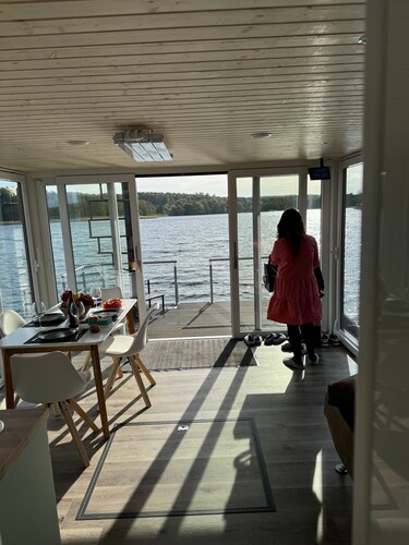 House Boat 'Seahome' with Lake View, Private Terrace and Wi-Fi