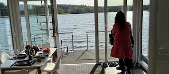 Péniche 'Kitilou' avec vue sur le lac, terrasse privée et Wi-Fi