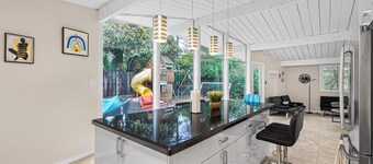 3-bedroom house in charming Palo Alto with backyard/playground/tent