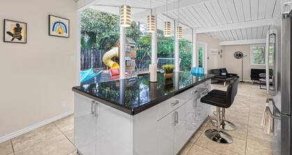 3-bedroom house in charming Palo Alto with backyard/playground/tent