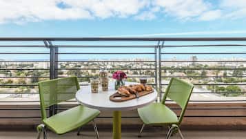 Estudio, balcón | Vista del balcón