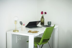 Studio, Balcony | Free WiFi - Studio apt w balcony and Kitchen (Tel Aviv)