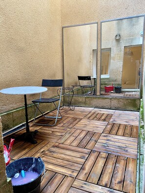 屋外ダイニングエリア
