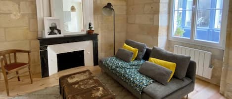 Smart TV y chimenea
