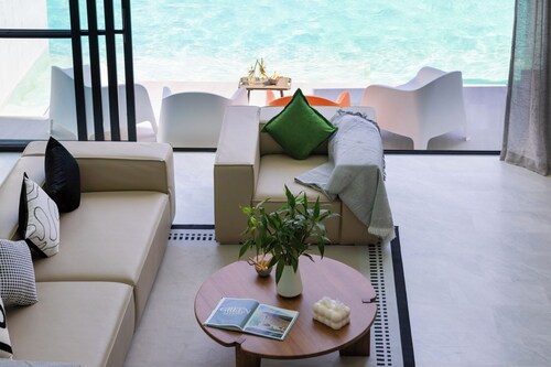 Zen Style Pool Access Townhouse