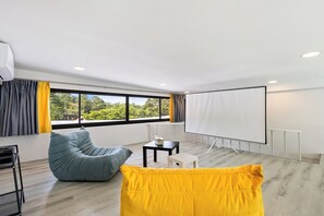 3 bedrooms, iron/ironing board, free cribs/infant beds, free WiFi