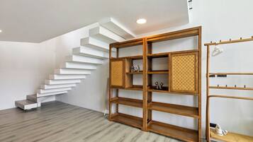 3 bedrooms, iron/ironing board, free cribs/infant beds, free WiFi