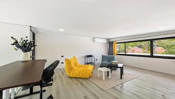 3 bedrooms, iron/ironing board, free cots/infant beds, free WiFi