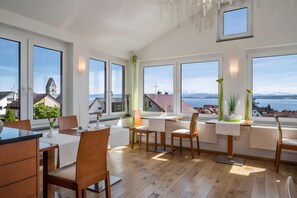 Dining - Room '207' with Shared Garden, Balcony and Wi-Fi (Hagnau)