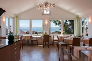 Dining - Room '205' with Shared Garden, Balcony and Wi-Fi (Hagnau)