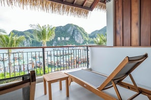 Quarto luxo, vista para o mar | Frigobar, Wi-Fi de cortesia, roupa de cama