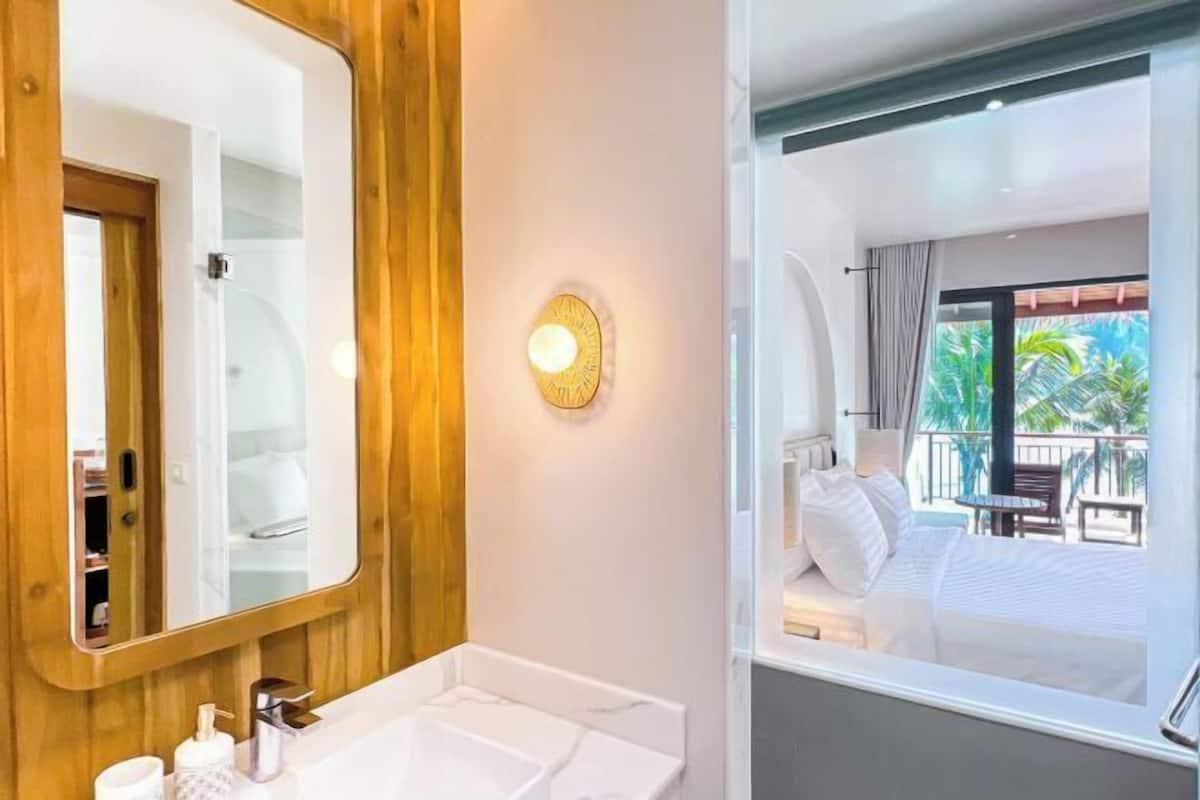 Minibar, wifi gratis y ropa de cama