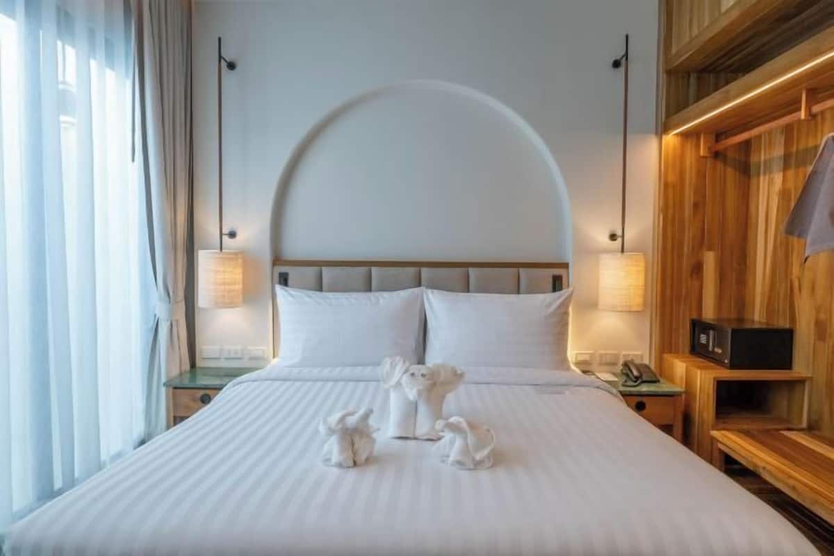 Minibar, wifi gratis y ropa de cama
