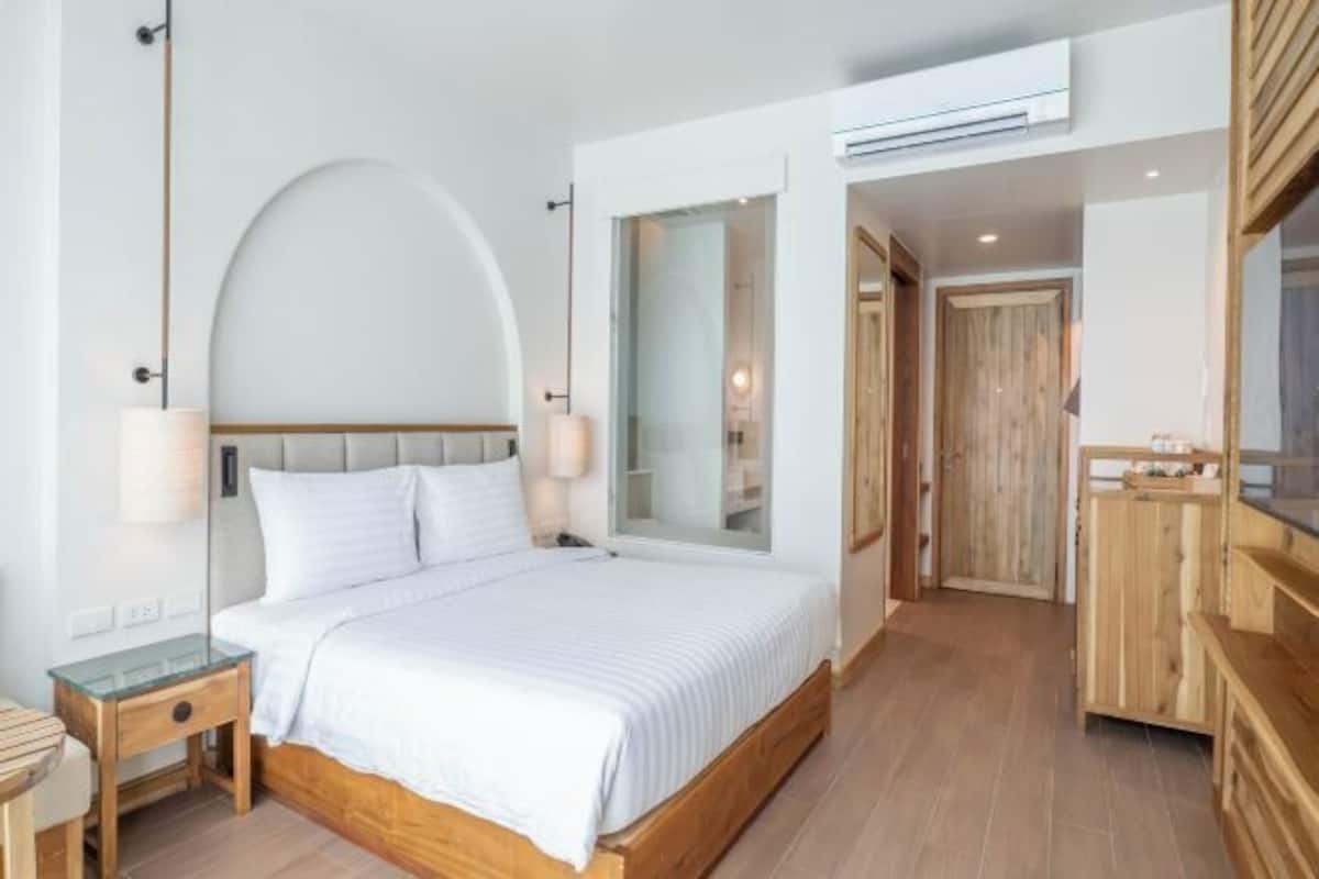 Minibar, wifi gratis y ropa de cama