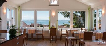 Room '102' with Shared Garden, Balcony and Wi-Fi