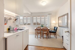 Refrigerador, horno, parrilla de estufa y lavavajillas 