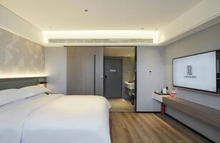 Espacio para trabajar con laptop y wifi gratis 