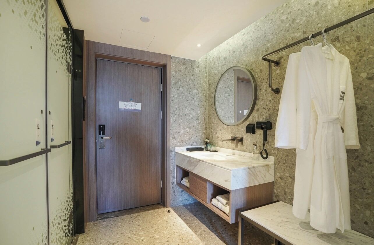 Chambre, vue ville | Salle de bain