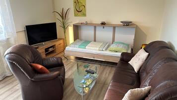2 bedrooms, iron/ironing board, WiFi (free), bed sheets