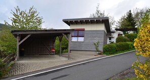 Property grounds - Holiday Home 'Heym' with Private Terrace and Private Garden (Suhl)