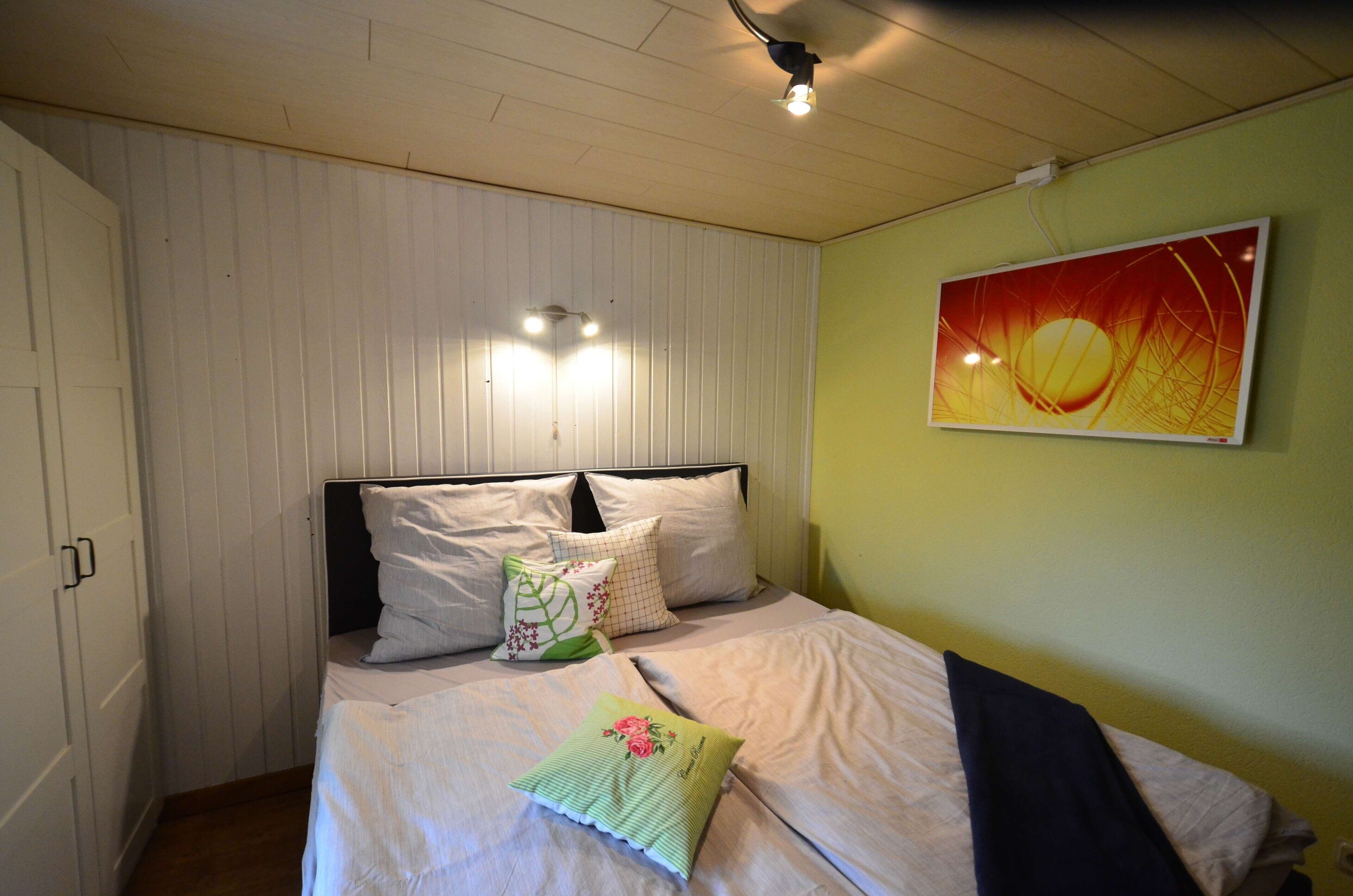 1 多间卧室、床单