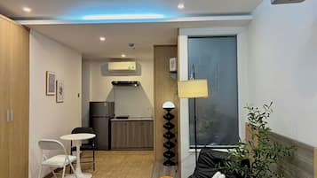 Deluxe stúdió, erkély, kilátással a városra | Privát konyha | Minihűtő