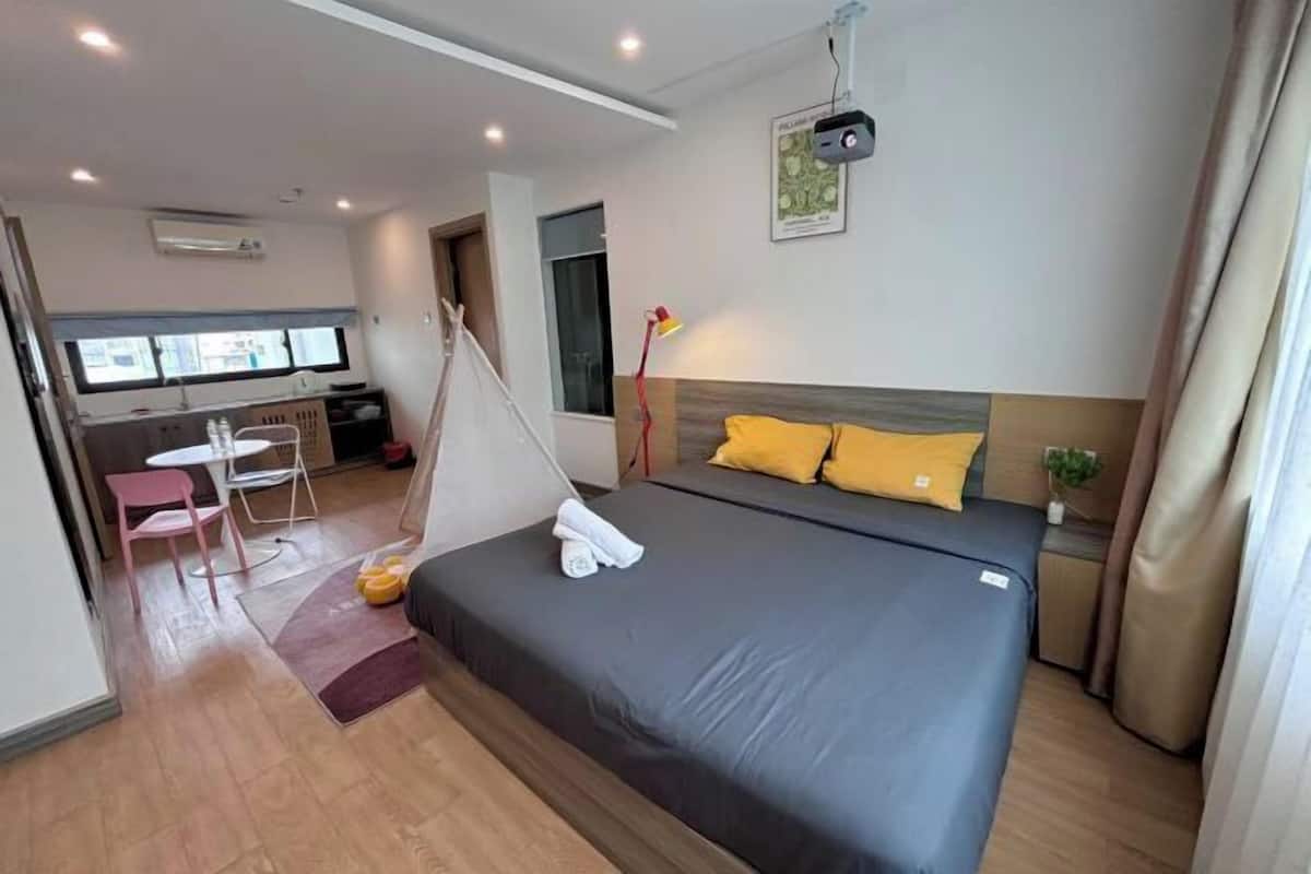 Blackout curtains, soundproofing, iron/ironing board, free WiFi