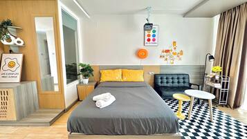 Deluxe Studio, Balcony, City View | Blackout curtains, soundproofing, iron/ironing board, free WiFi