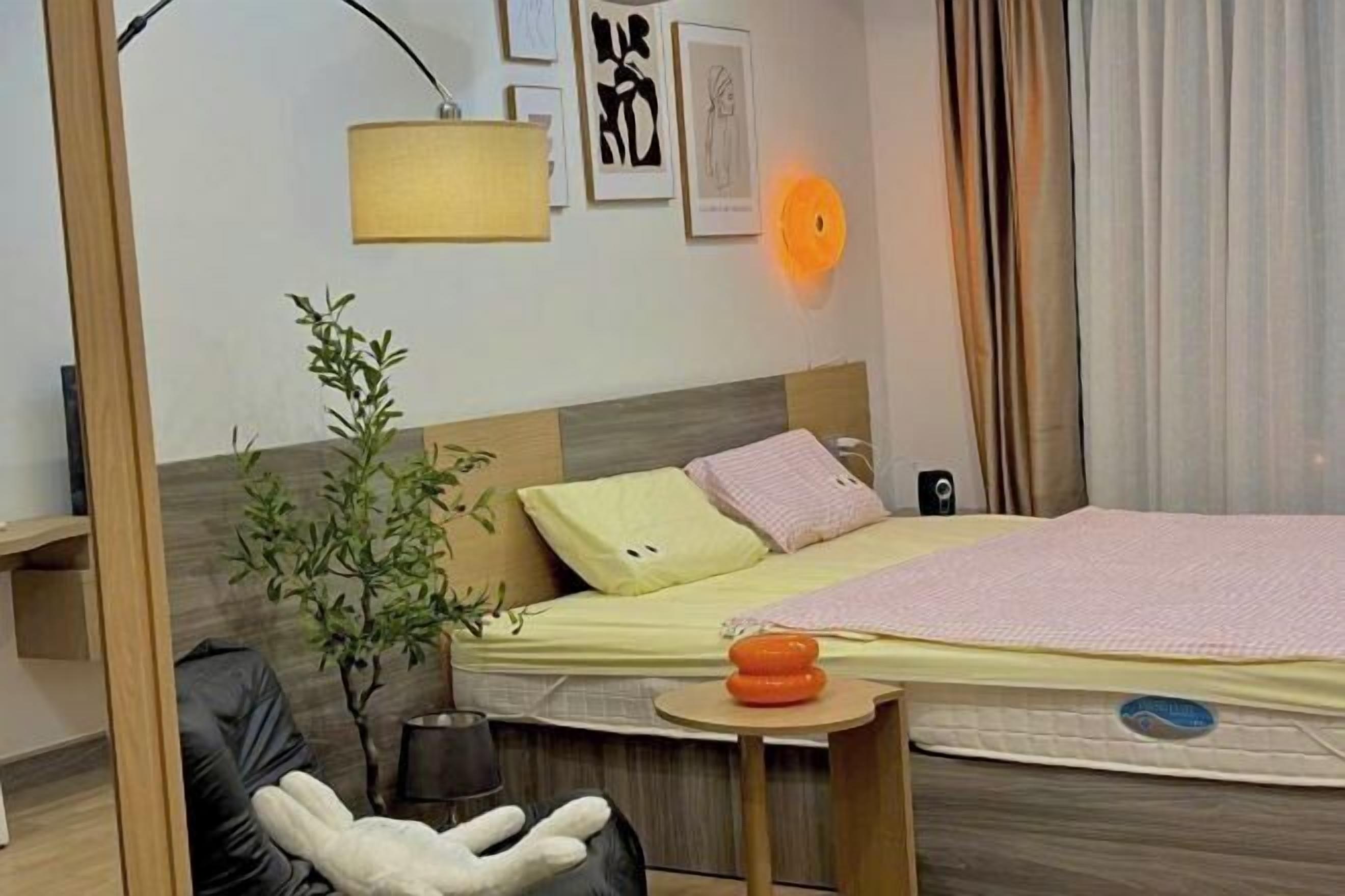 Cortinas blackout y sistema de insonorización 