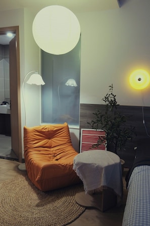 Superior Studio | Blackout drapes, soundproofing, iron/ironing board, free WiFi