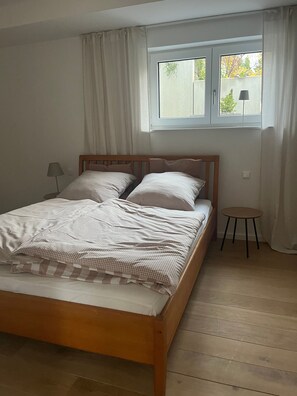 1 bedroom, free WiFi, bed sheets - Vacation apartment 'Feigental' in the countryside with terrace (Überlingen)